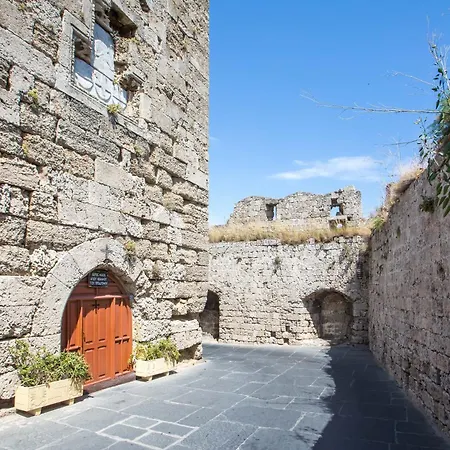 Feriehus Alexandras Stone House *