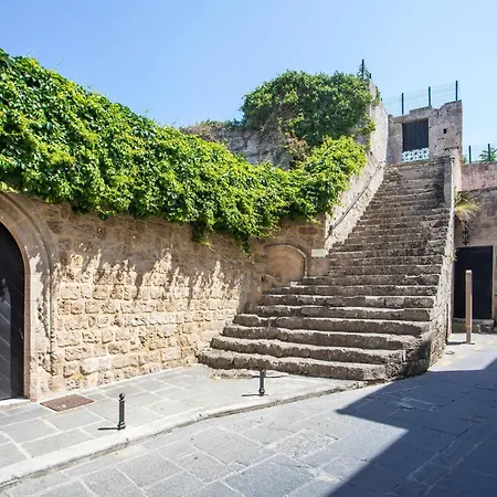 Feriehus Alexandras Stone House *