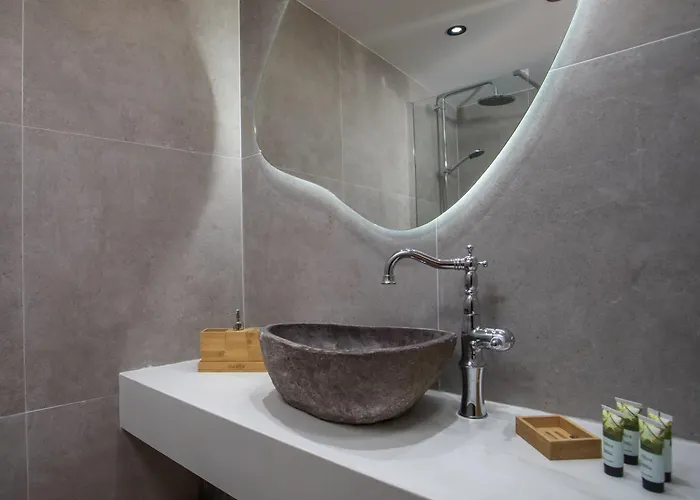 Alexandras Stone House