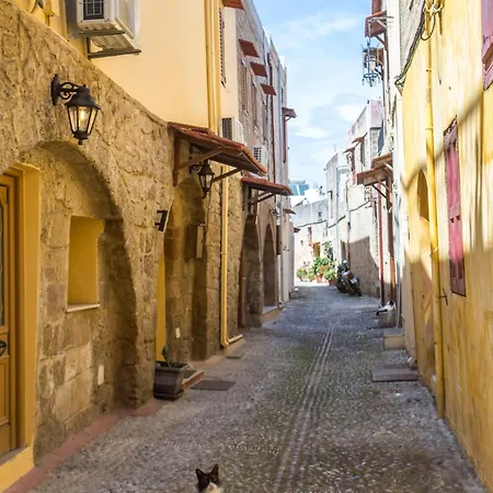 Alexandras Stone House 度假居 *