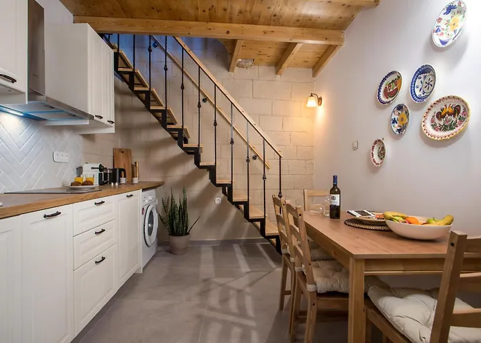 Alexandras Stone House *