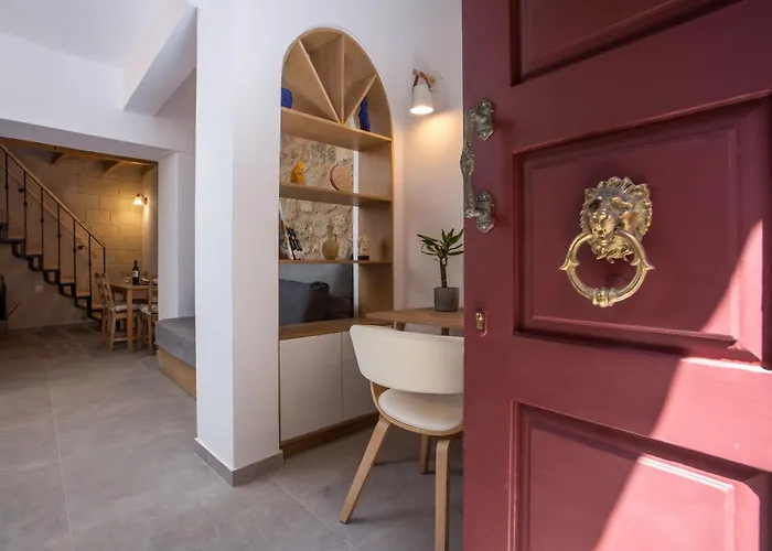 Alexandras Stone House *